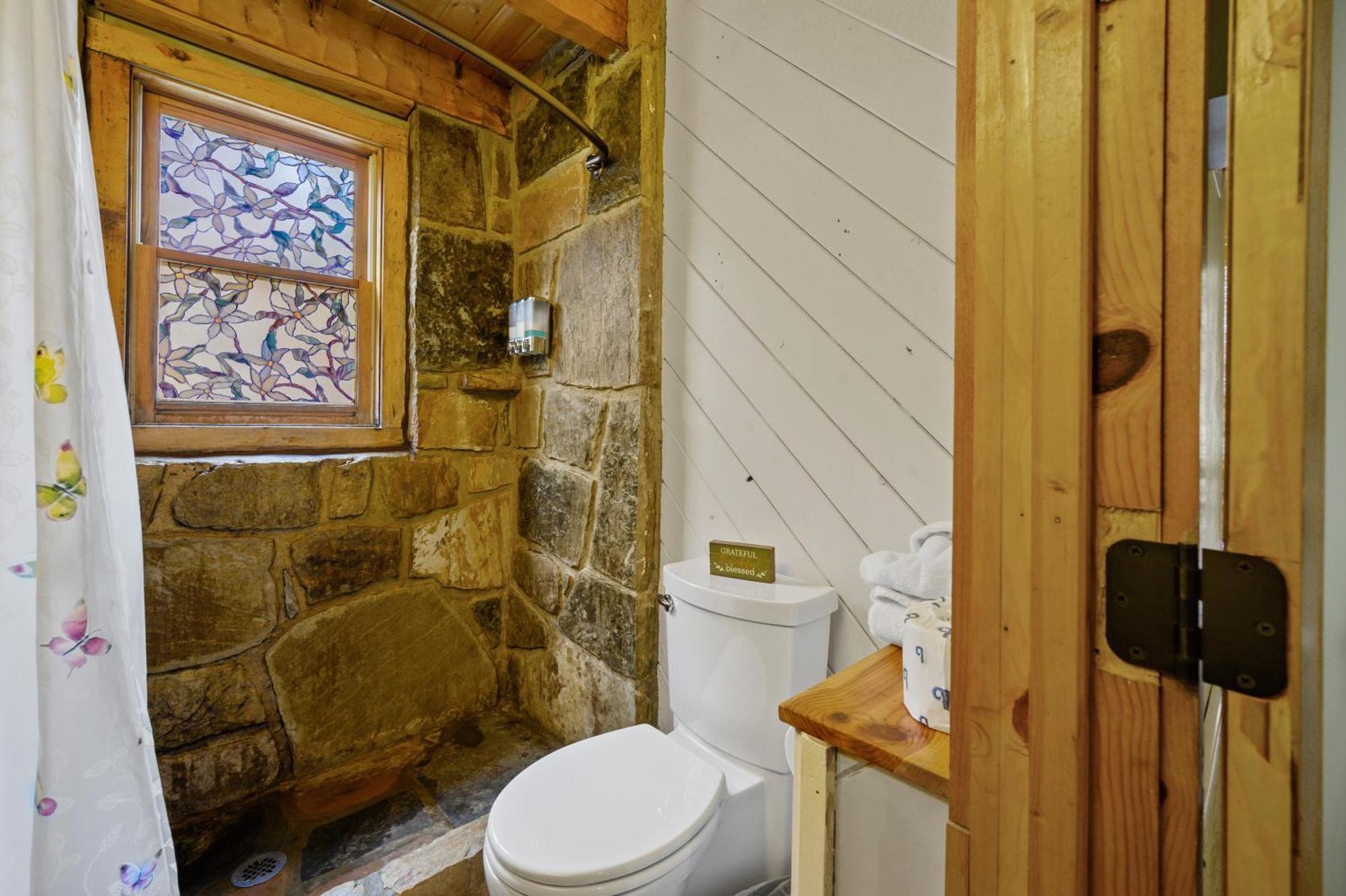 The Robins Nest With Hot Tub Villa Пиджен Фордж Екстериор снимка